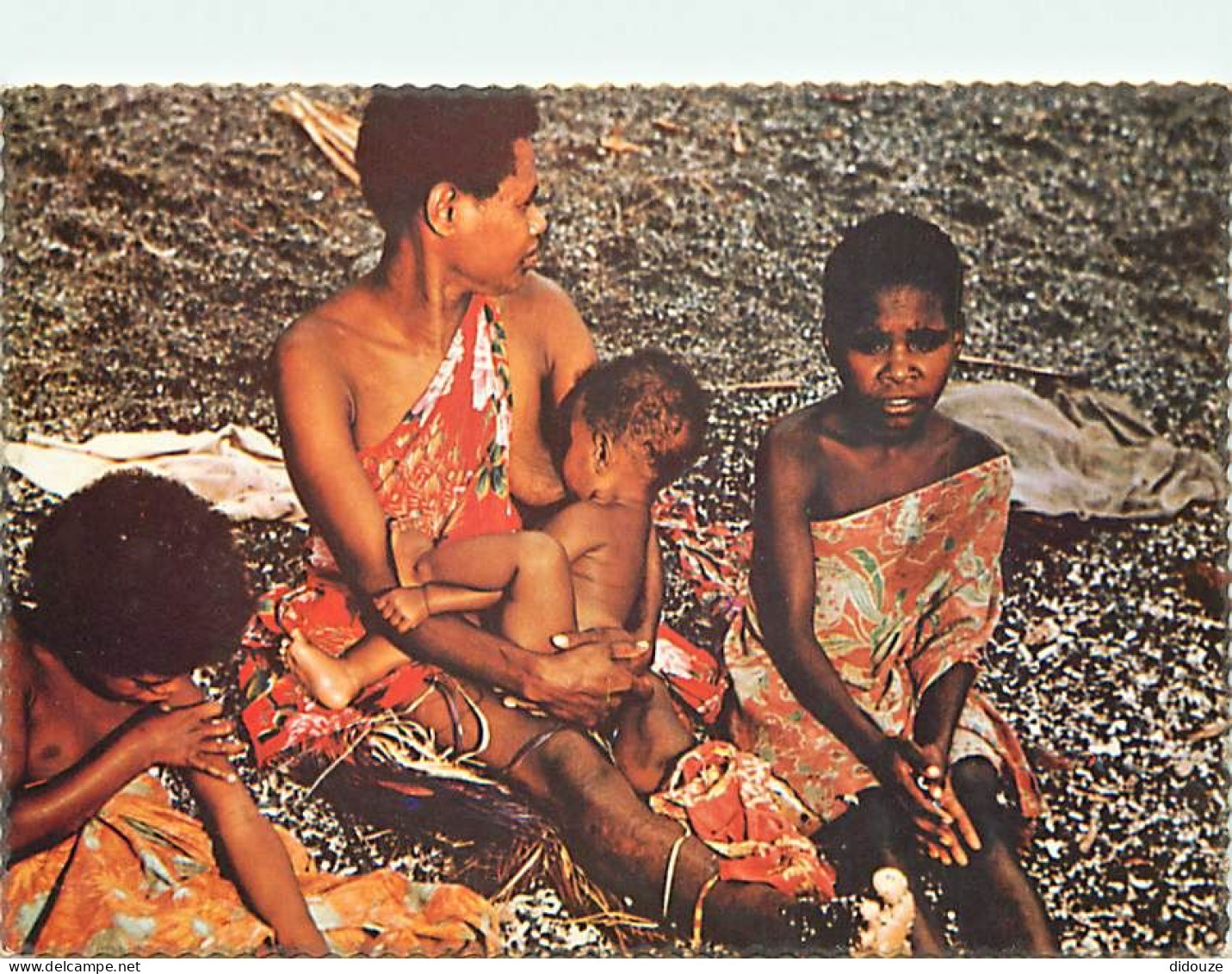 Vanuatu - Nouvelles Hébrides - Une Famille Des Nouvelles Hébrides - New Hebrides Family - Scènes Et Types - CPM - Voir S - Vanuatu