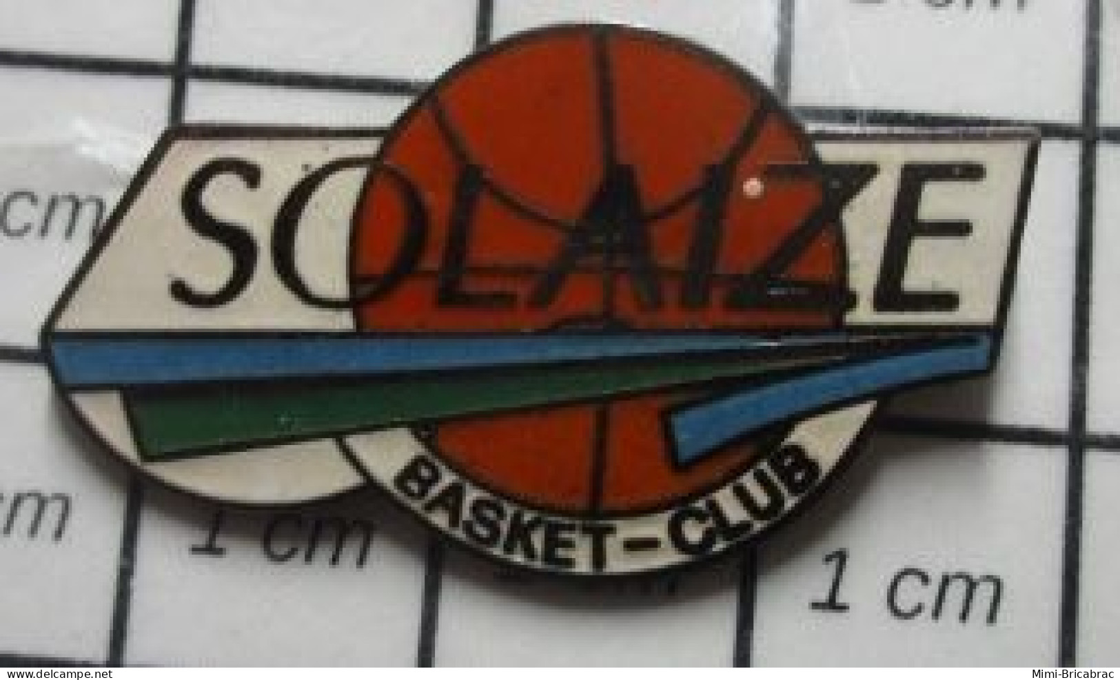 511B Pin's Pins / Beau Et Rare / SPORTS / BASKET-BALL CLUB SOLAIZE BALLON ORANGE - Basketbal
