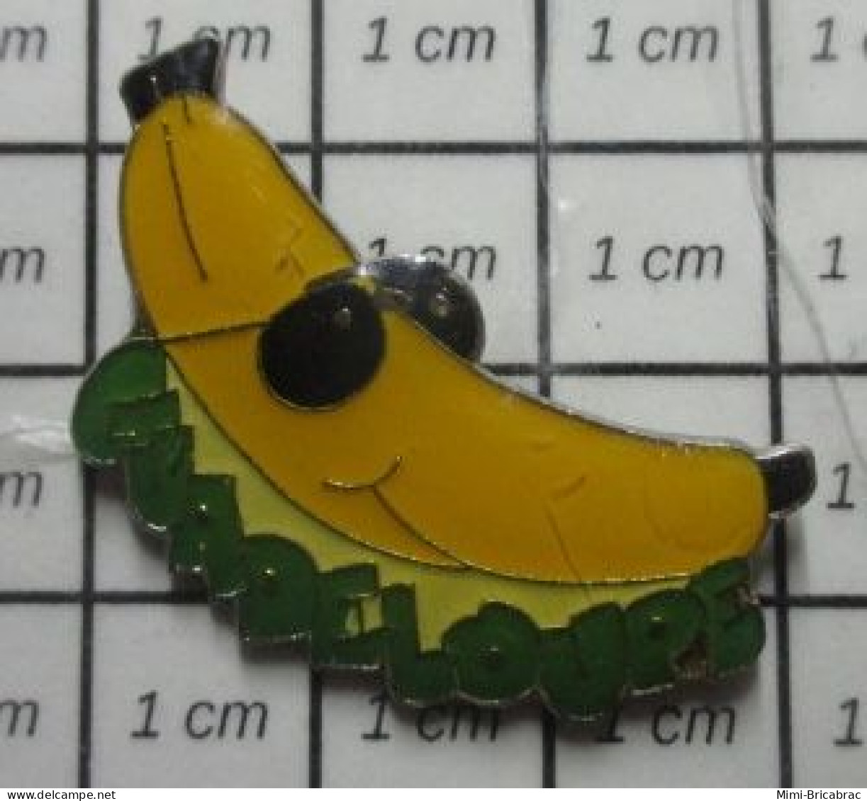 511B Pin's Pins / Beau Et Rare / ALIMENATION / BANANE GUADELOUPE ANTILLES LUNETTES DE SOLEIL - Alimentation