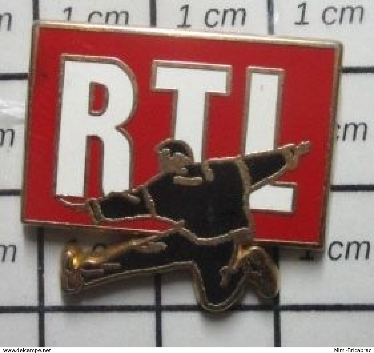 511B Pin's Pins / Beau Et Rare / MEDIAS / RADIO RTL POUR LES JEUN'S DES 90'S Par DECAT - Médias