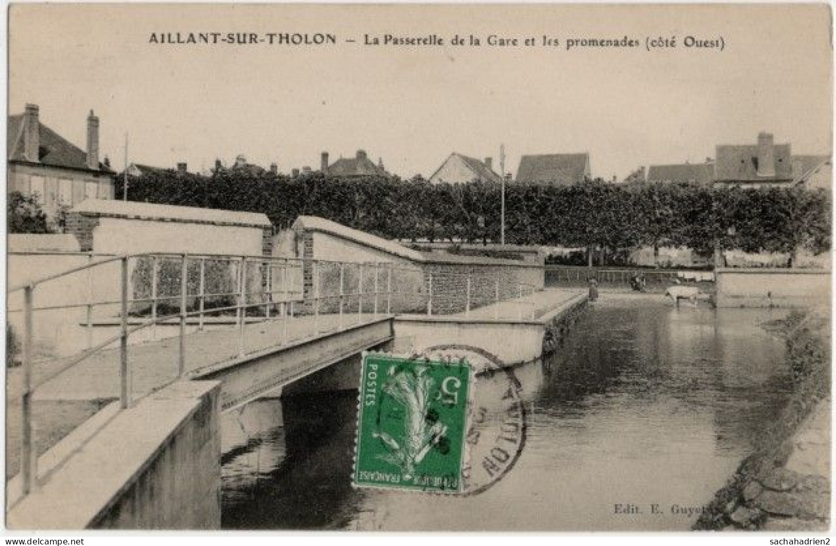 .89. AILLANT-SUR-THOLON. La Passerelle De La Gare Et Les Promenades (côté Ouest) - Aillant Sur Tholon