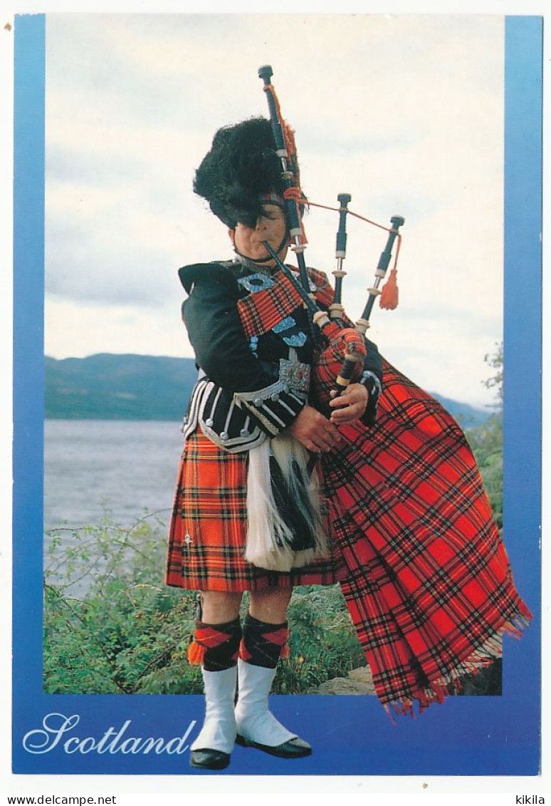 CPSM 10.5 X 15  Grande Bretagne Ecosse (29) A Scottisch Piper  Joueur De Cornemuse écossais - Midlothian/ Edinburgh
