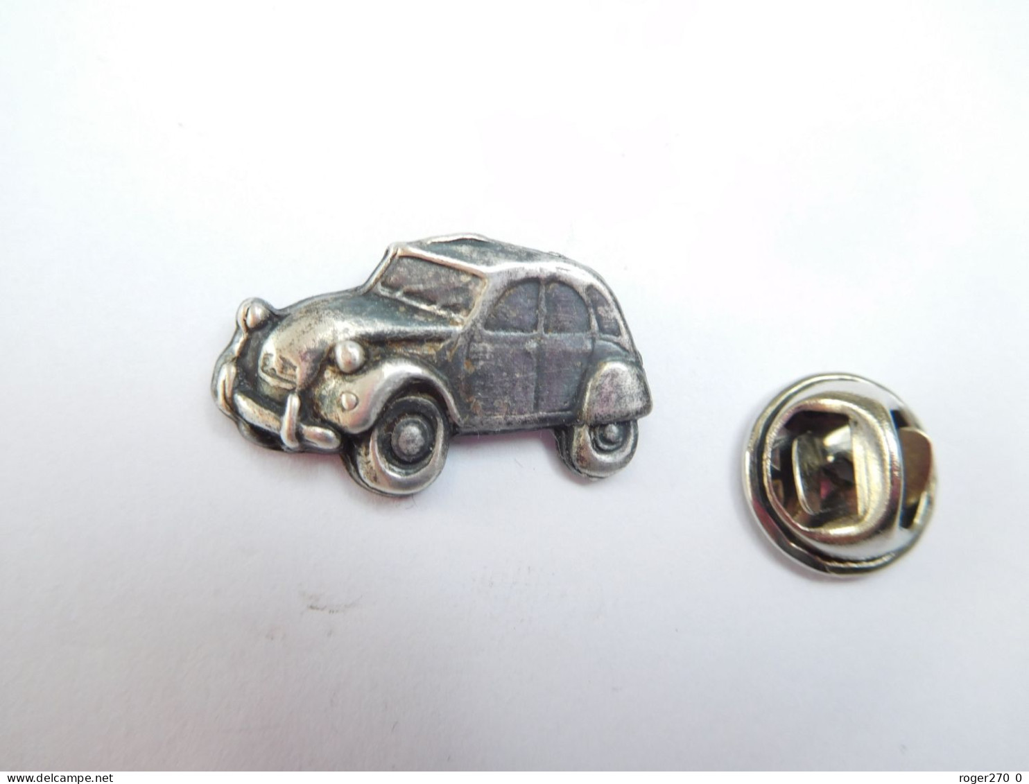 Superbe Pin's En Relief , Auto Citroën 2 CV , 2CH , Argent , Non Signé - Citroën