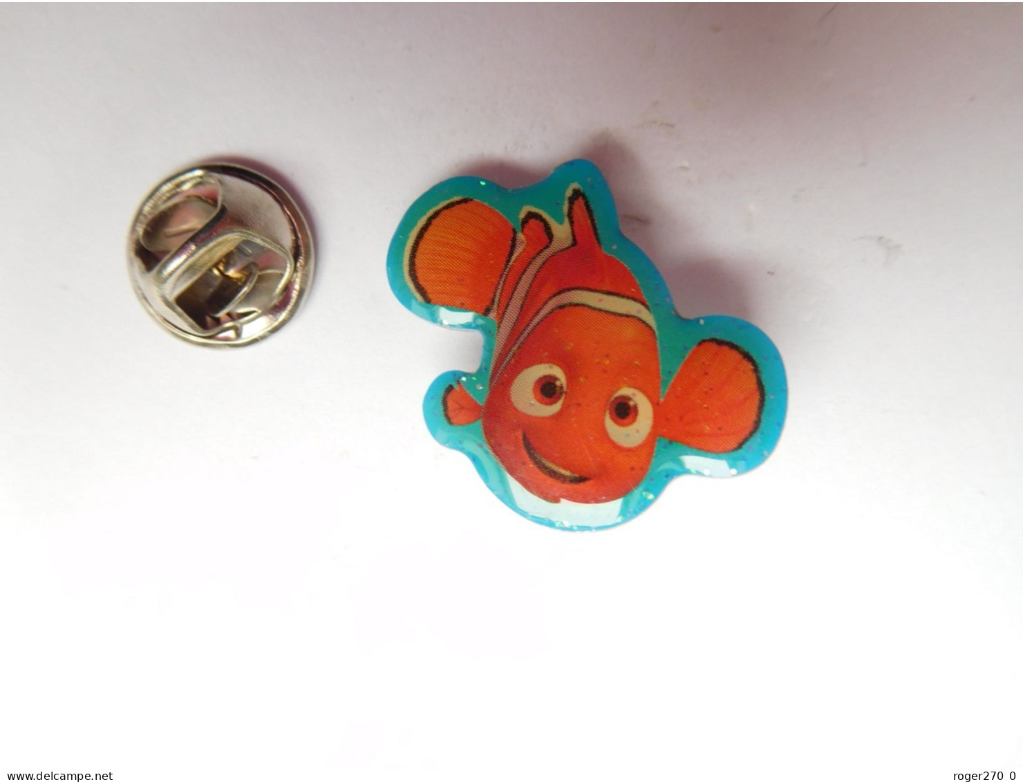 Superbe Pin's , Disney , Personnage Poisson Marin  , Cinéma , Film Le Monde De Nemo - Disney