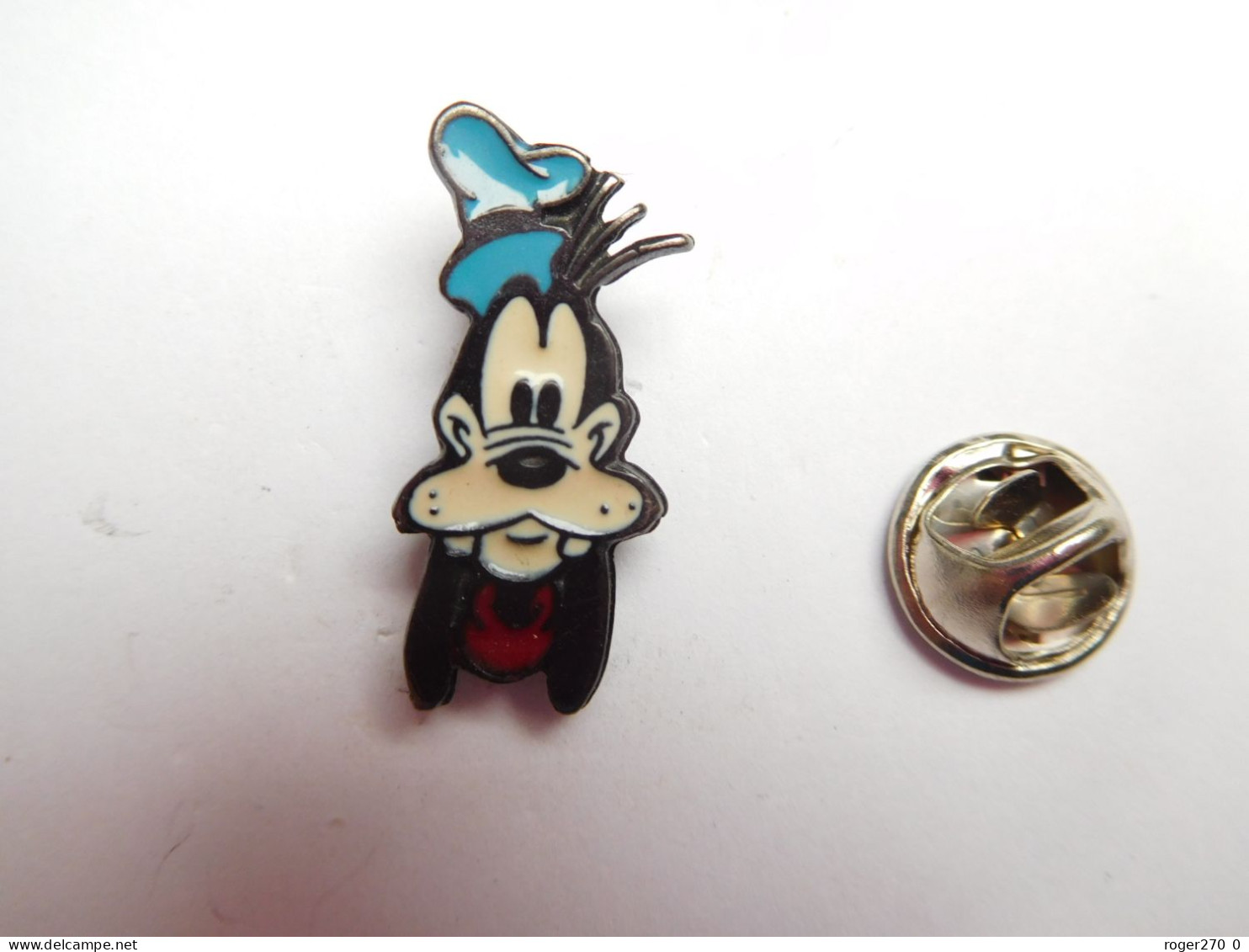 Beau Pin's , Disney , Dingo , Signé Bertoni Milano , Noir - Disney