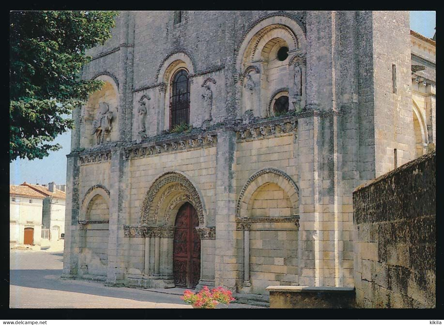 CPSM / CPM 10.5 X 15 Charente CHATEAUNEUF SUR CHARENTE L'Eglise St Pierre Façade Tripartite Statue Cavalier Et Apôtres - Chateauneuf Sur Charente