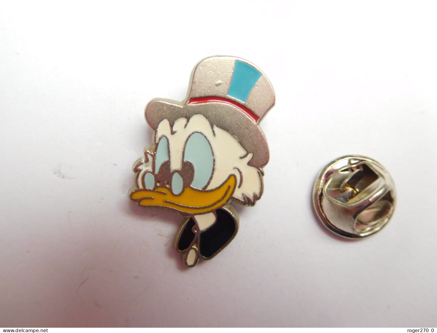 Beau Pin's , Disney , Oncle Picsou , Signé Bertoni Milano , Argenté - Disney