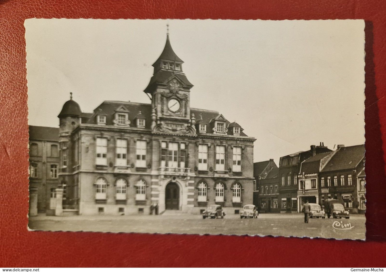 WATTRELOS Hôtel De Ville Voitures Anciennes Aronde  Edition CIM...  ETAT : T.Bon. VOIR SCAN POUR DEFAUT - Wattrelos