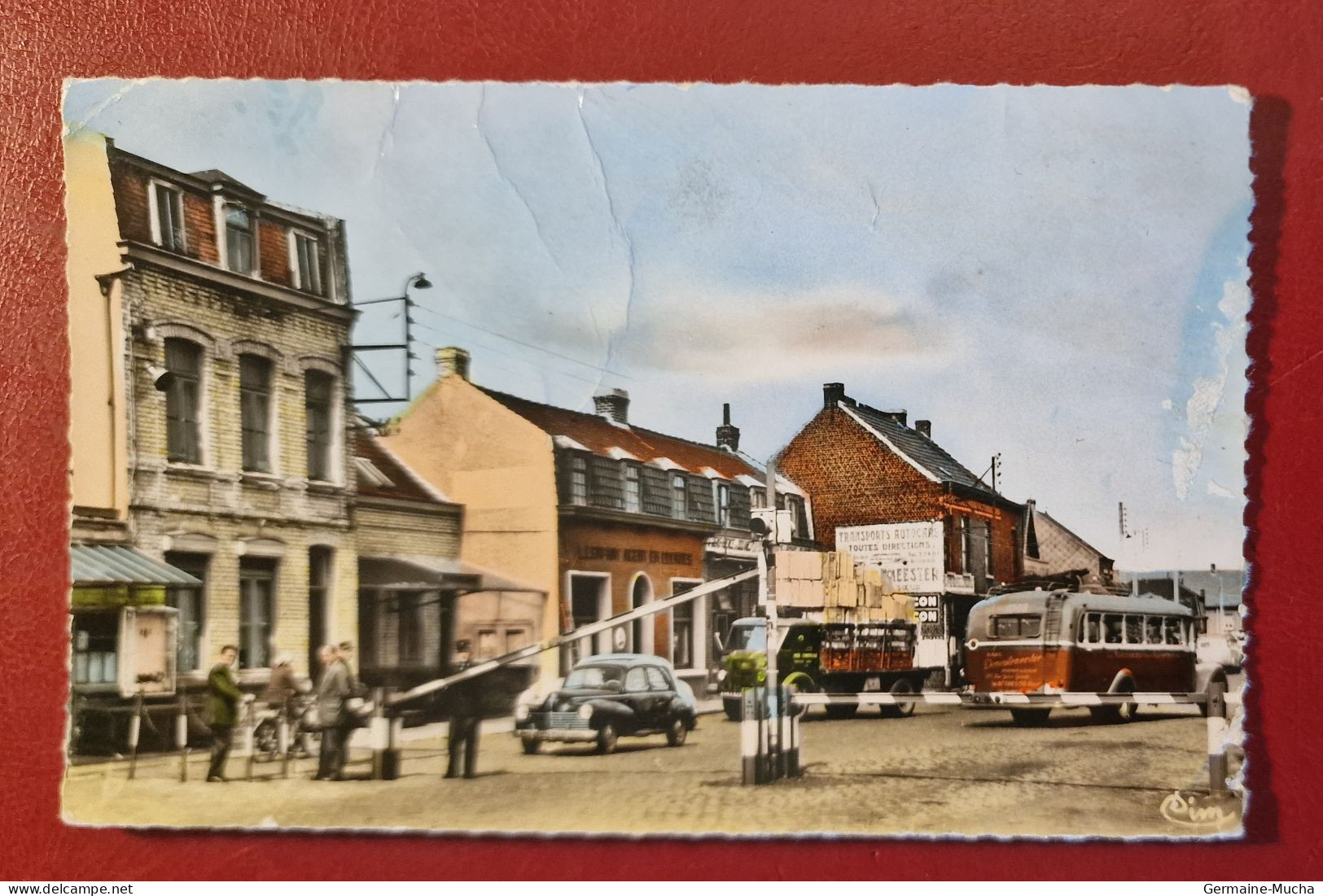 WATTRELOS Douane Française Voitures Anciennes Bus Autobus .  ETAT : Moyen. VOIR SCAN POUR DEFAUT - Wattrelos