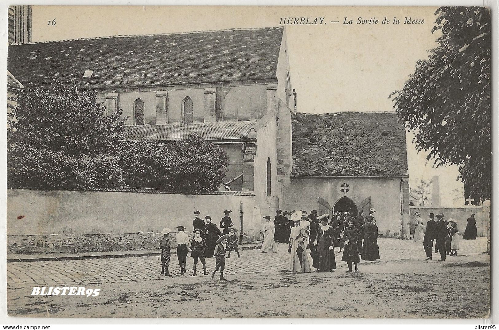 Herblay (95) L Eglise , La Sortie De La Messe , Non écrite 1900/1910 - Herblay