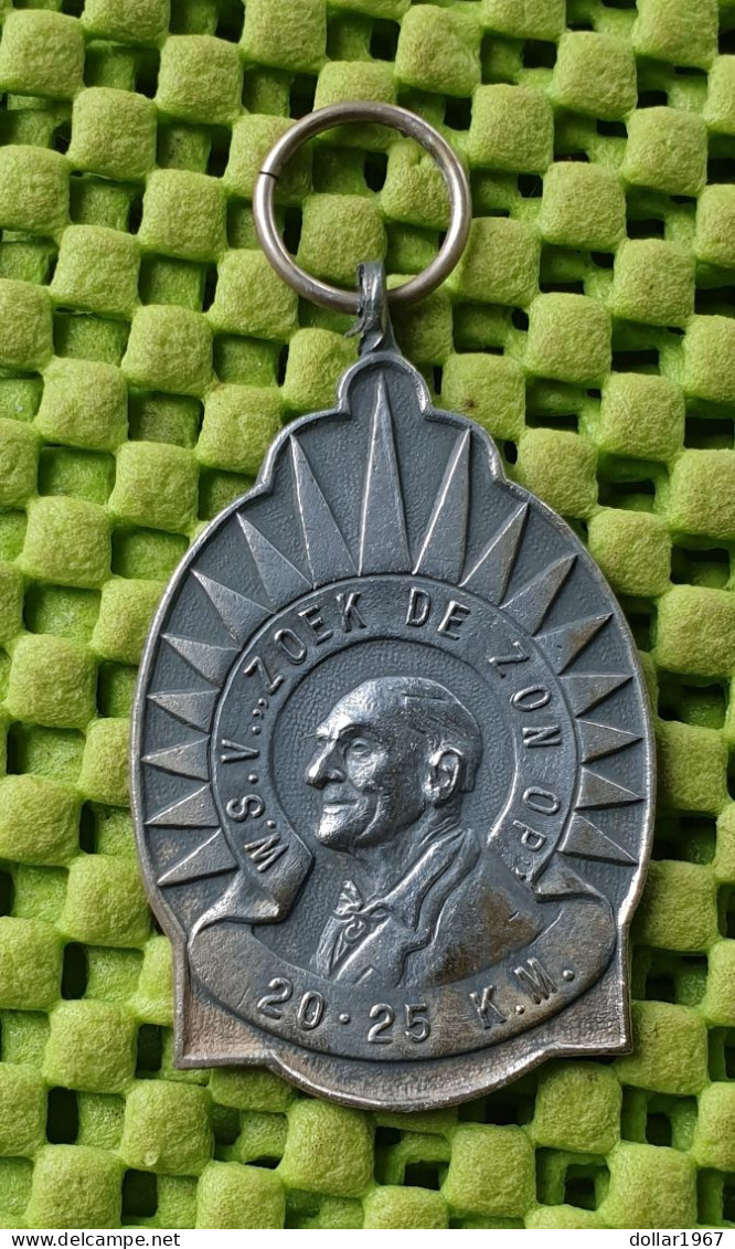 Medaille  :  W.S.V. ....Zoek De Zon Op - Ameland + 1940 -  Original Foto  !!  Medallion  Dutch - Royal/Of Nobility