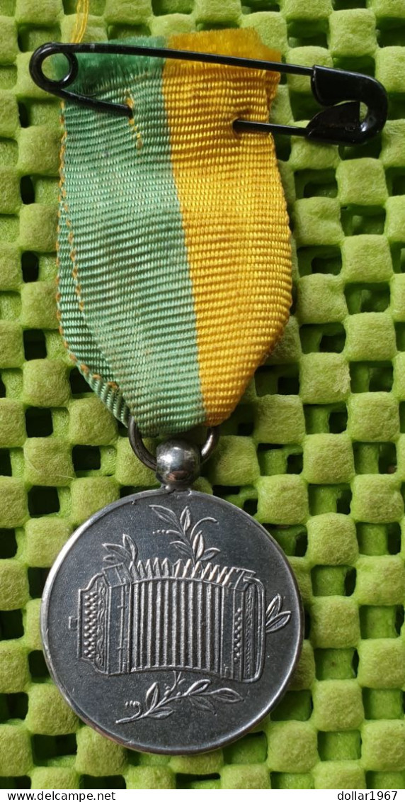 Medaille  : Sp,t Vereen Spaarnd. Kw.t + 1945 - Spaarndam  -  Original Foto  !!  Medallion  Dutch - Other & Unclassified