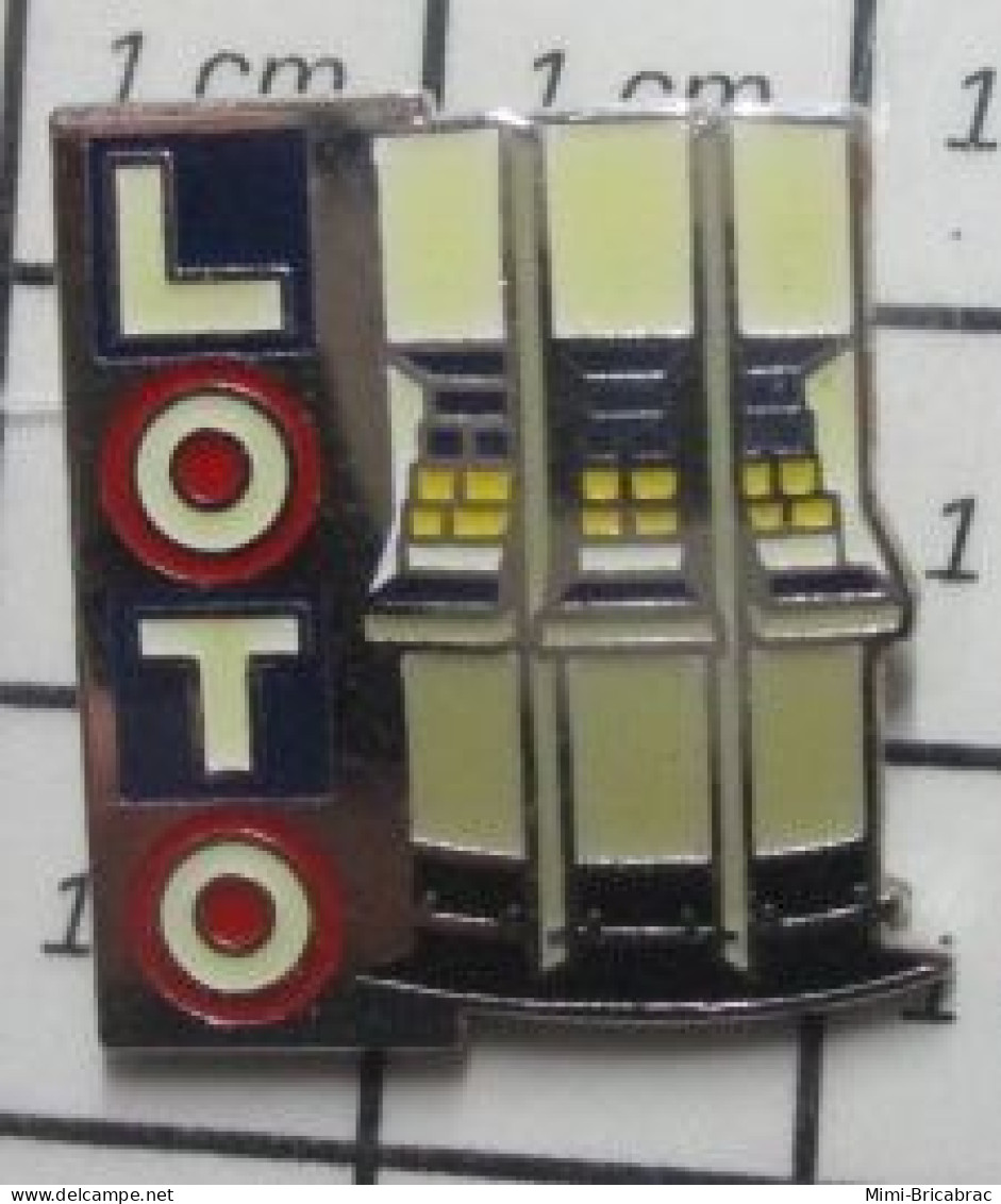 511B Pin's Pins / Rare Et De Belle Qualité /  JEUX / LOTO FRANCAISE DES JEUX PRESENTOIR - Juegos