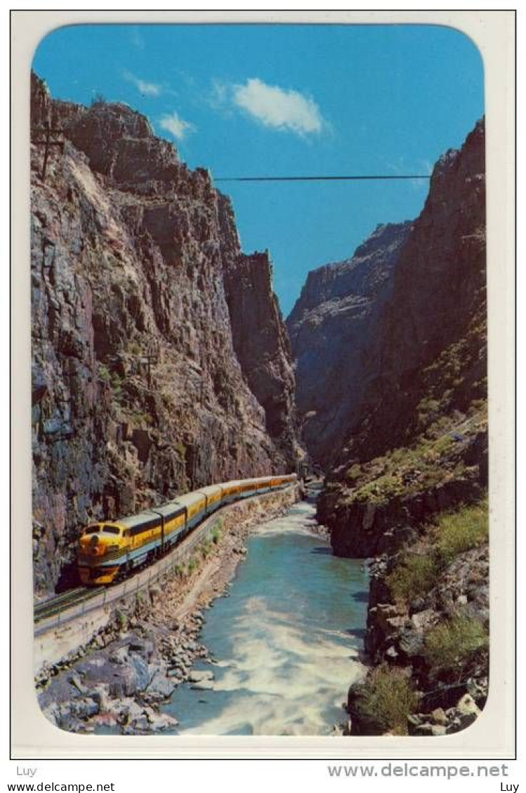 TRAIN , RAILROAD Along Canyon Rim, Canon City, Colorado, With Hanging Bridge Above The Arkansas River - Autres & Non Classés