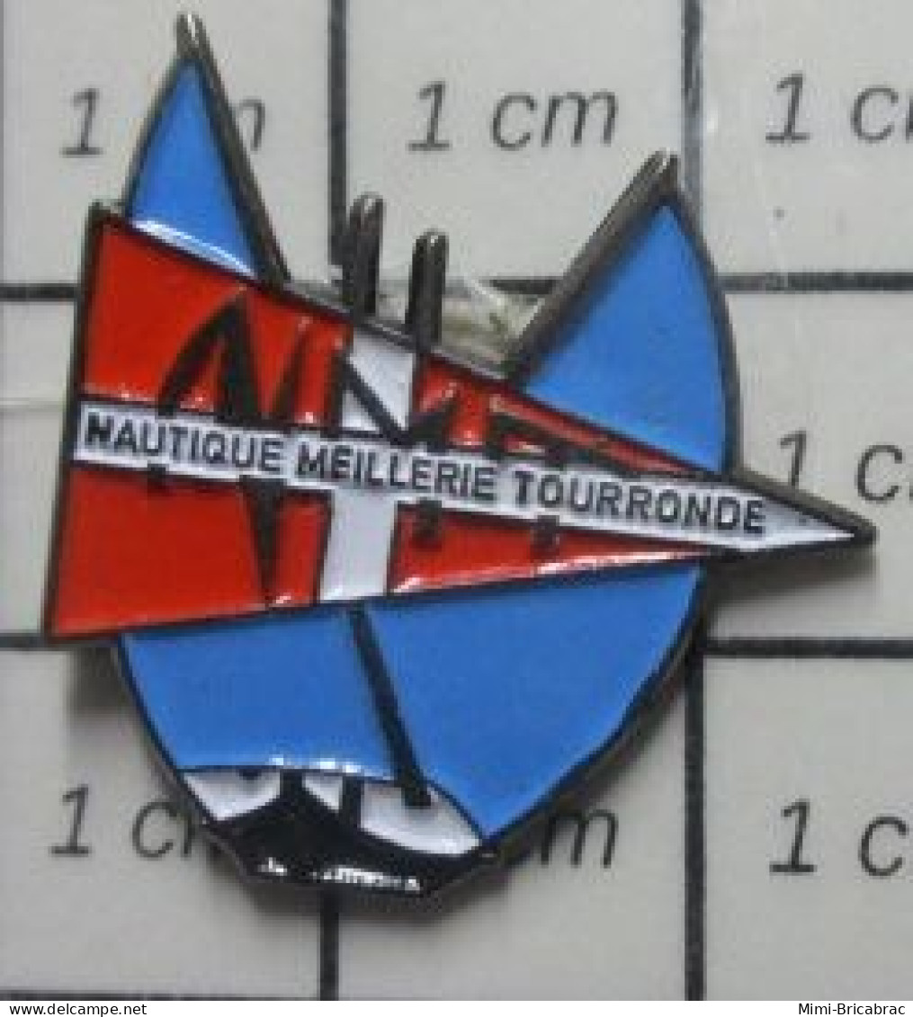 511B Pin's Pins / Beau Et Rare / BATEAUX / BARQUE DE PECHE NMR NAUTIQUE MEILLERIE TOURRONDE C'est Poincaré - Bateaux