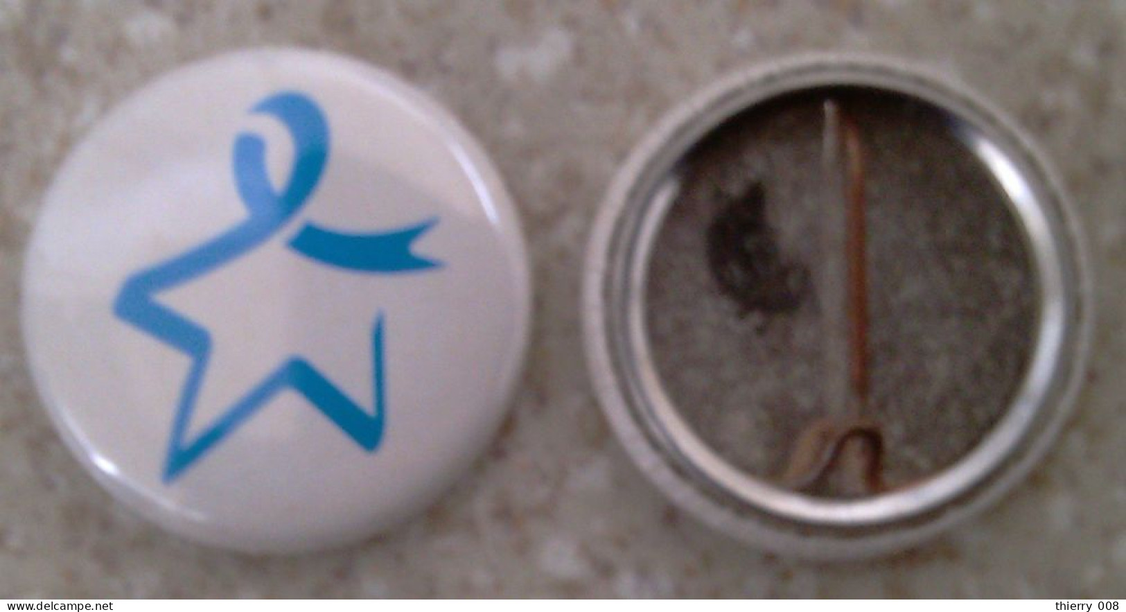 Badge  Dépistage Du Cancer Colorectal  Prévention  Etoile Bleue - Autres & Non Classés