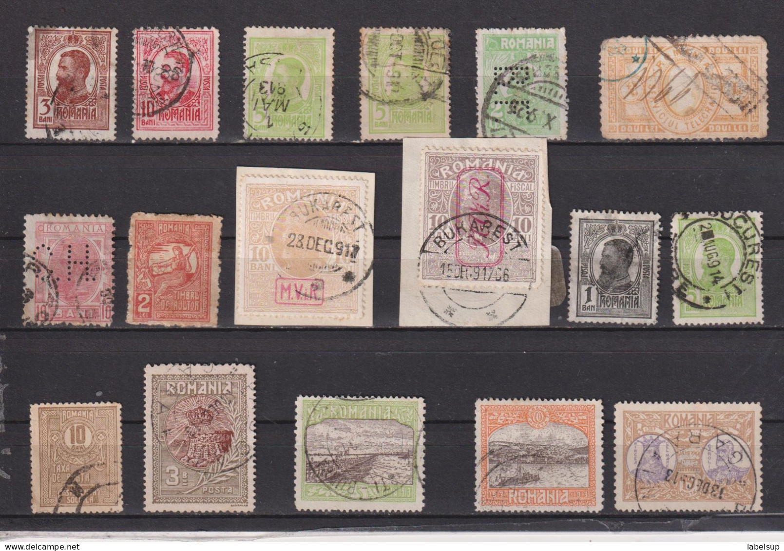 Lot De Vieux Timbres De Roumanie Oblitérés Et Fiscaux D'années Différentes - Sammlungen