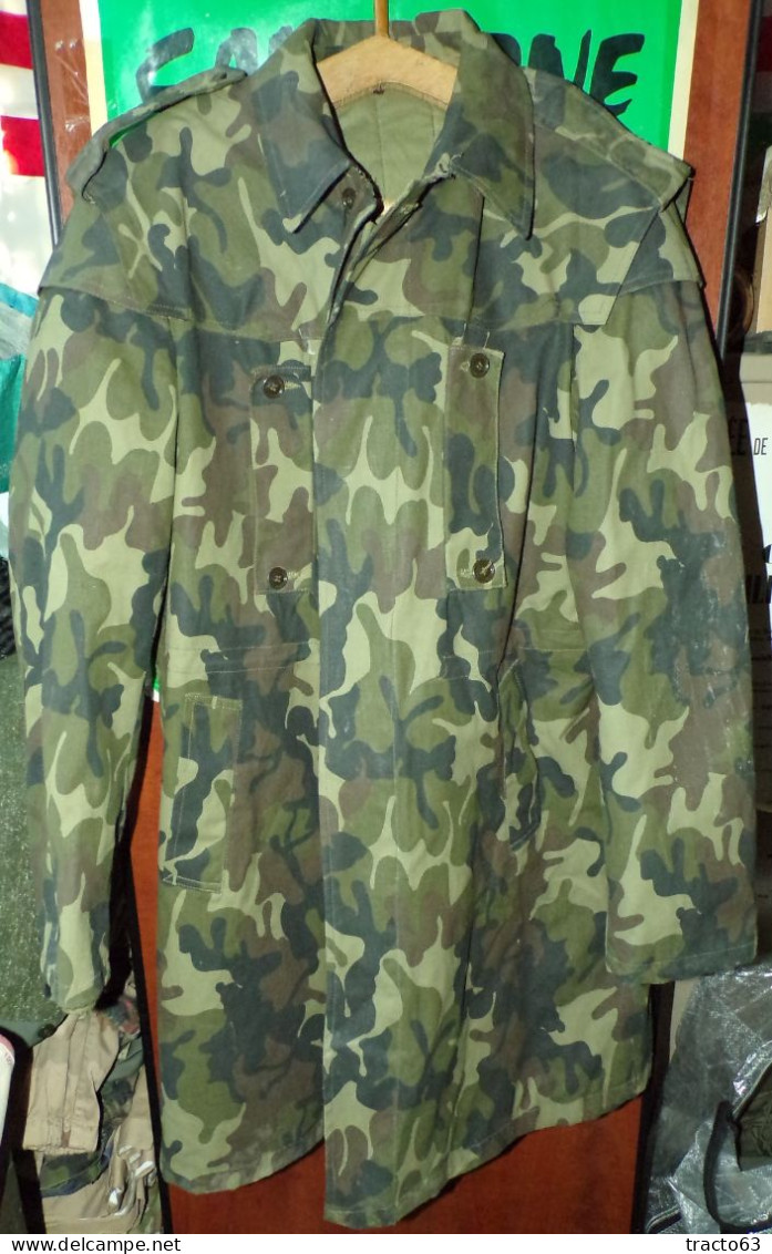 PARKA MILITAIRE DE L'ARMEE AVEC CAMOUFLAGE FEUILLAGE  , AVEC CAPUCHE ET DOUBLURE AMOVIBLE , TAILLE 96 SOIT TAILLE M OU 3 - Equipement