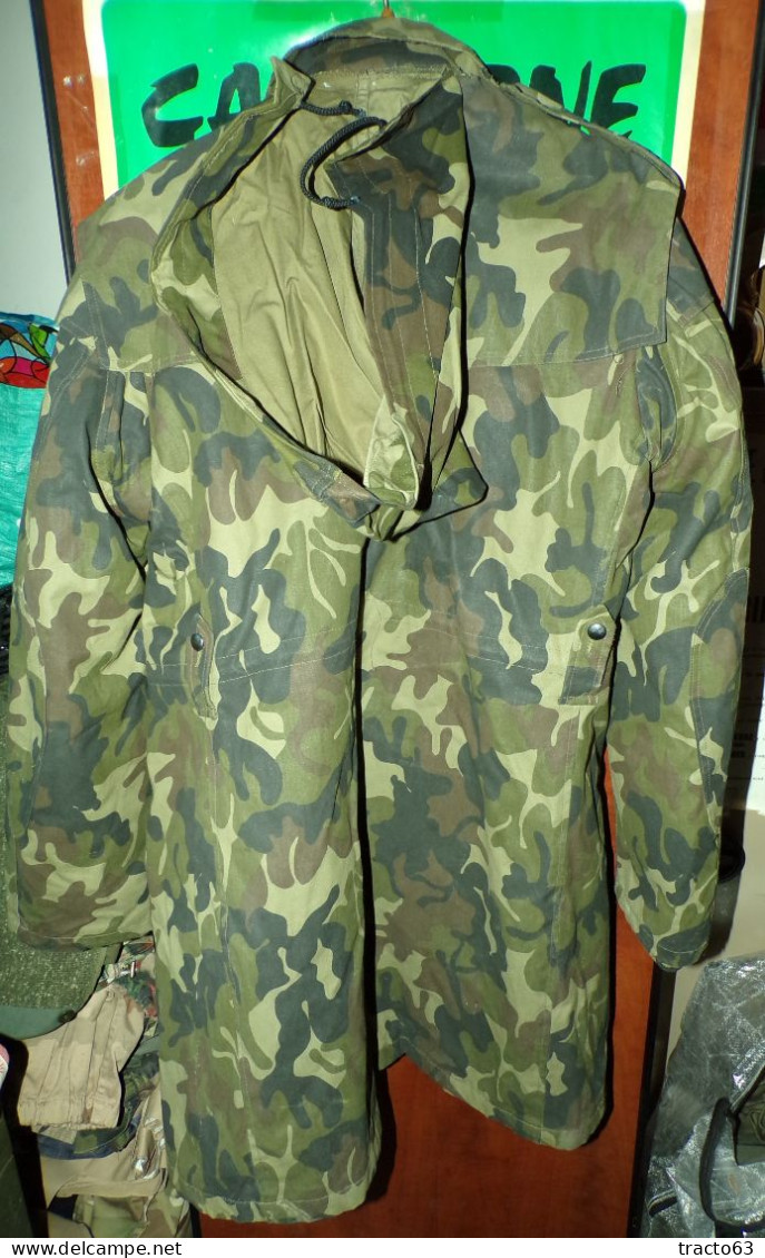 PARKA MILITAIRE DE L'ARMEE AVEC CAMOUFLAGE FEUILLAGE  , AVEC CAPUCHE ET DOUBLURE AMOVIBLE , TAILLE 96 SOIT TAILLE M OU 3 - Equipement