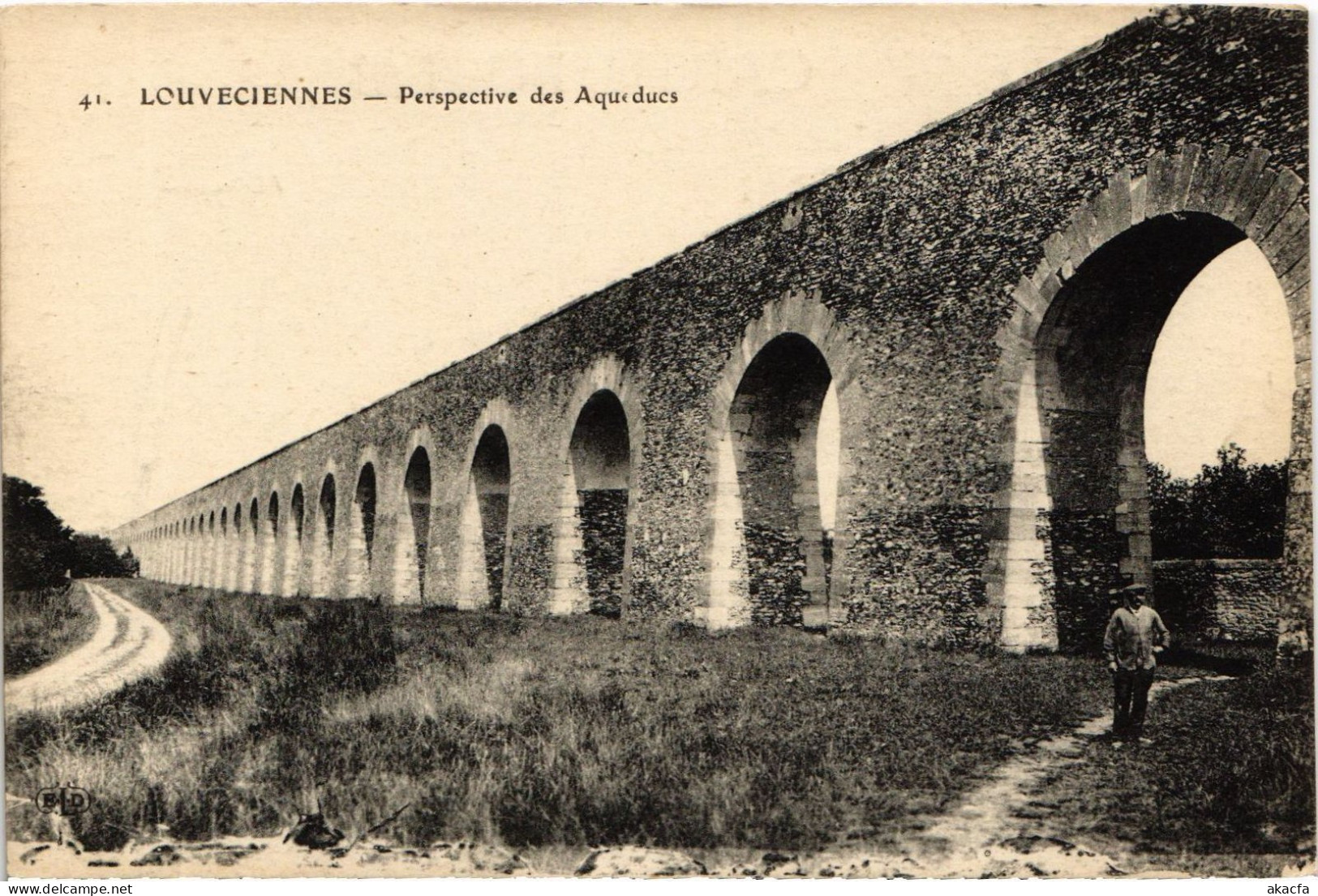 CPA LOUVECIENNES Perspective Des Aqueducs (1386404) - Louveciennes