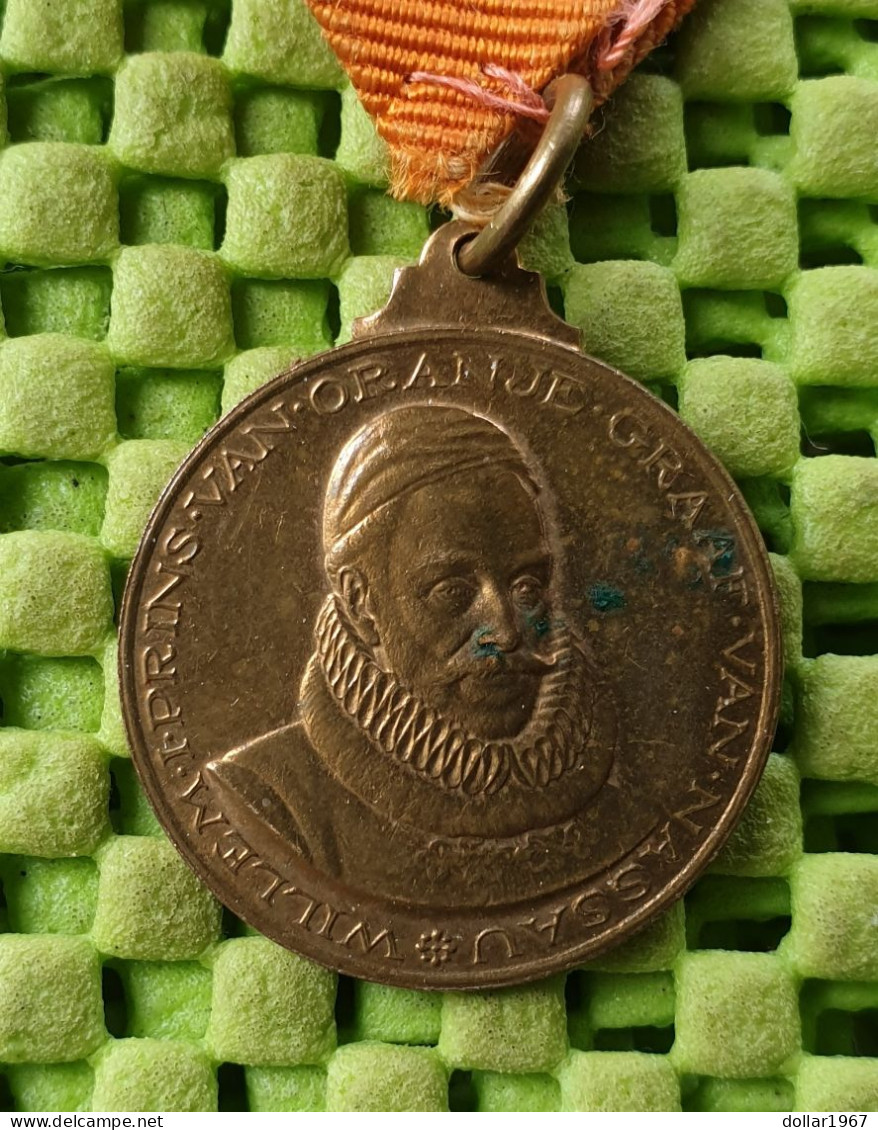 Medaille  : Vierde Eeuwfeest V/d Geboorte Van Willem Oranje 1933  -  Original Foto  !!  Medallion  Dutch - Royaux/De Noblesse