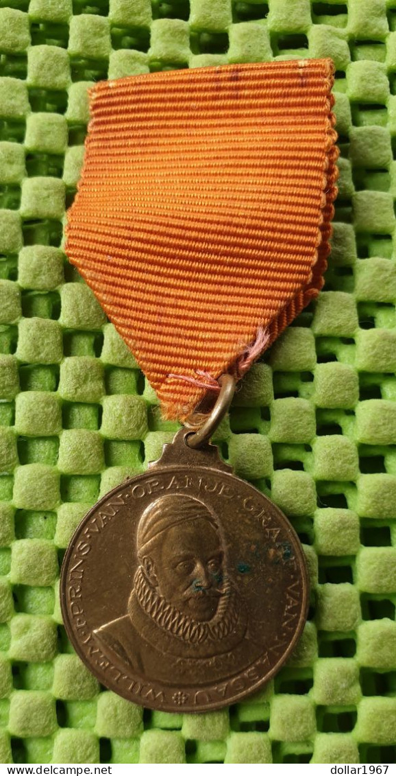 Medaille  : Vierde Eeuwfeest V/d Geboorte Van Willem Oranje 1933  -  Original Foto  !!  Medallion  Dutch - Monarquía/ Nobleza