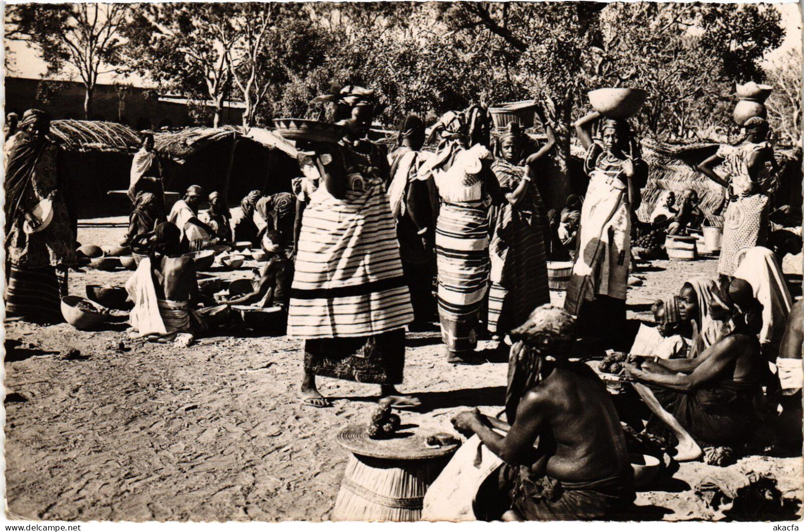 PC UPPER VOLTA BURKINA FASO OUAGADOUGOU VUE DU MARCHÉ ETHNIC TYPES (a53616) - Burkina Faso