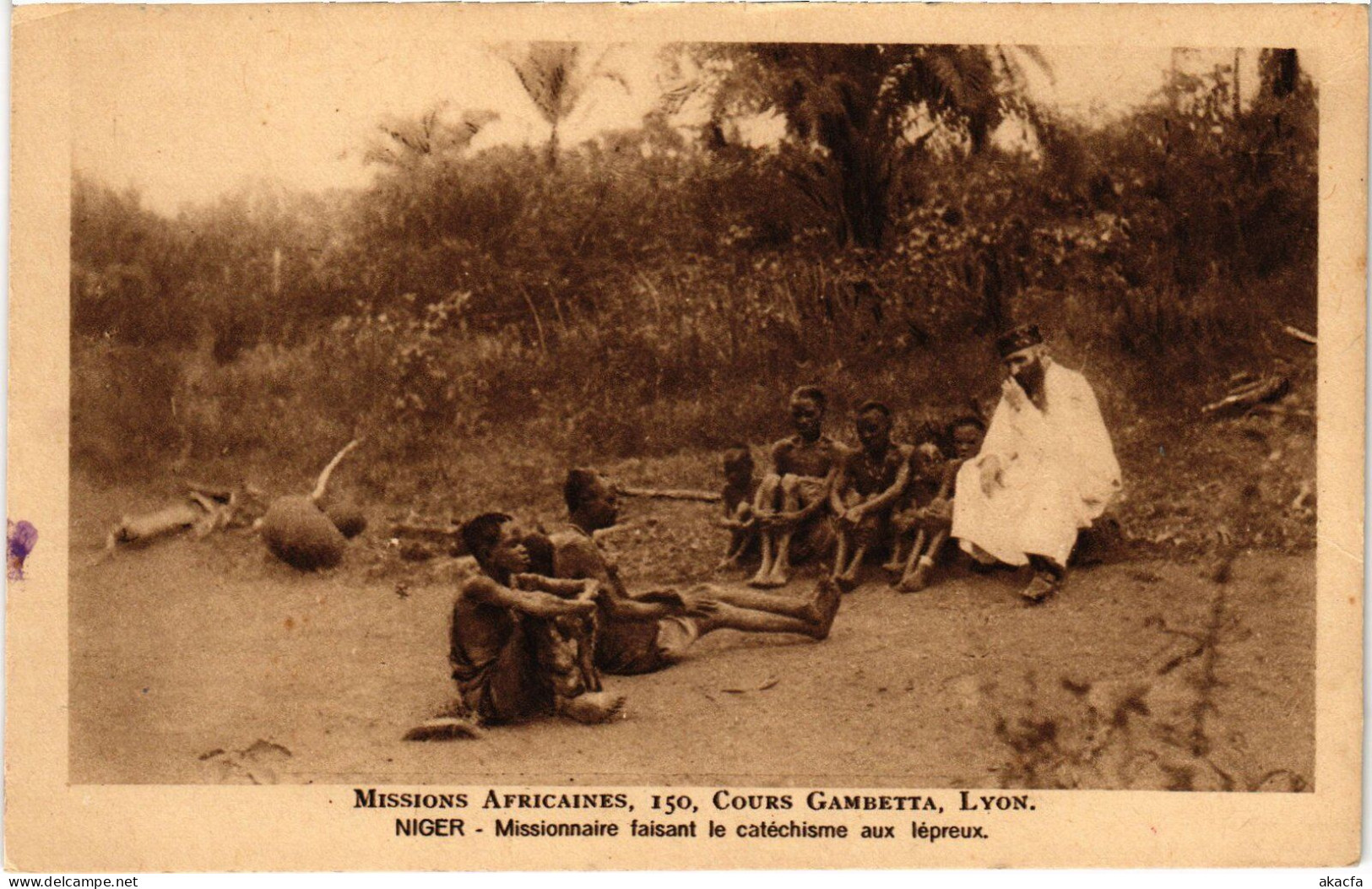 PC NIGER MISSIONAIRE DAISANT LE CATHÉCISME AUX LÉPREUX MISSIONARIES (a53526) - Niger