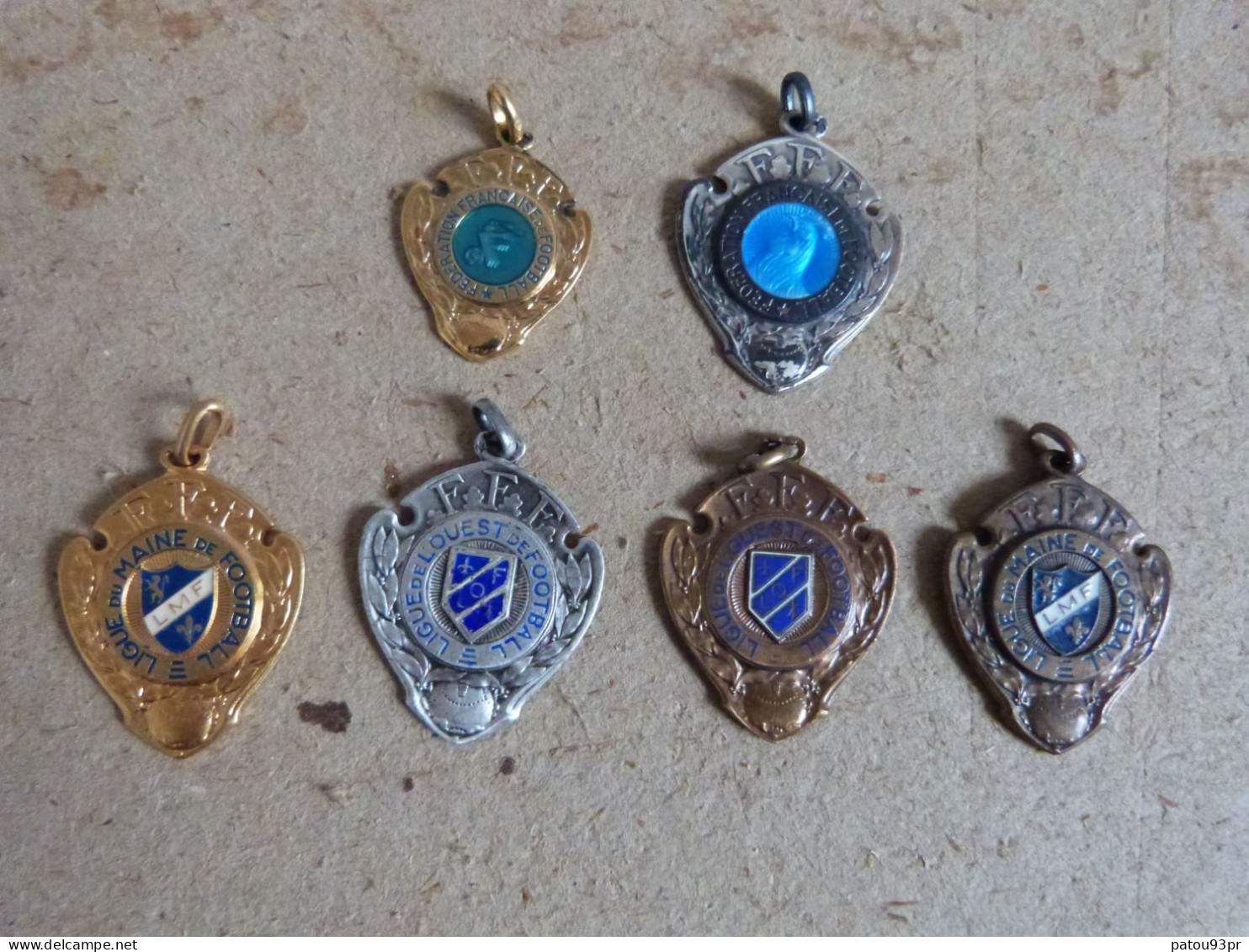 Lot Rare 6 Médailles Football Attribuées à Dirigeants Soit Par 3F Soit Par Les Ligues Sous égide 3F - Bekleidung, Souvenirs Und Sonstige