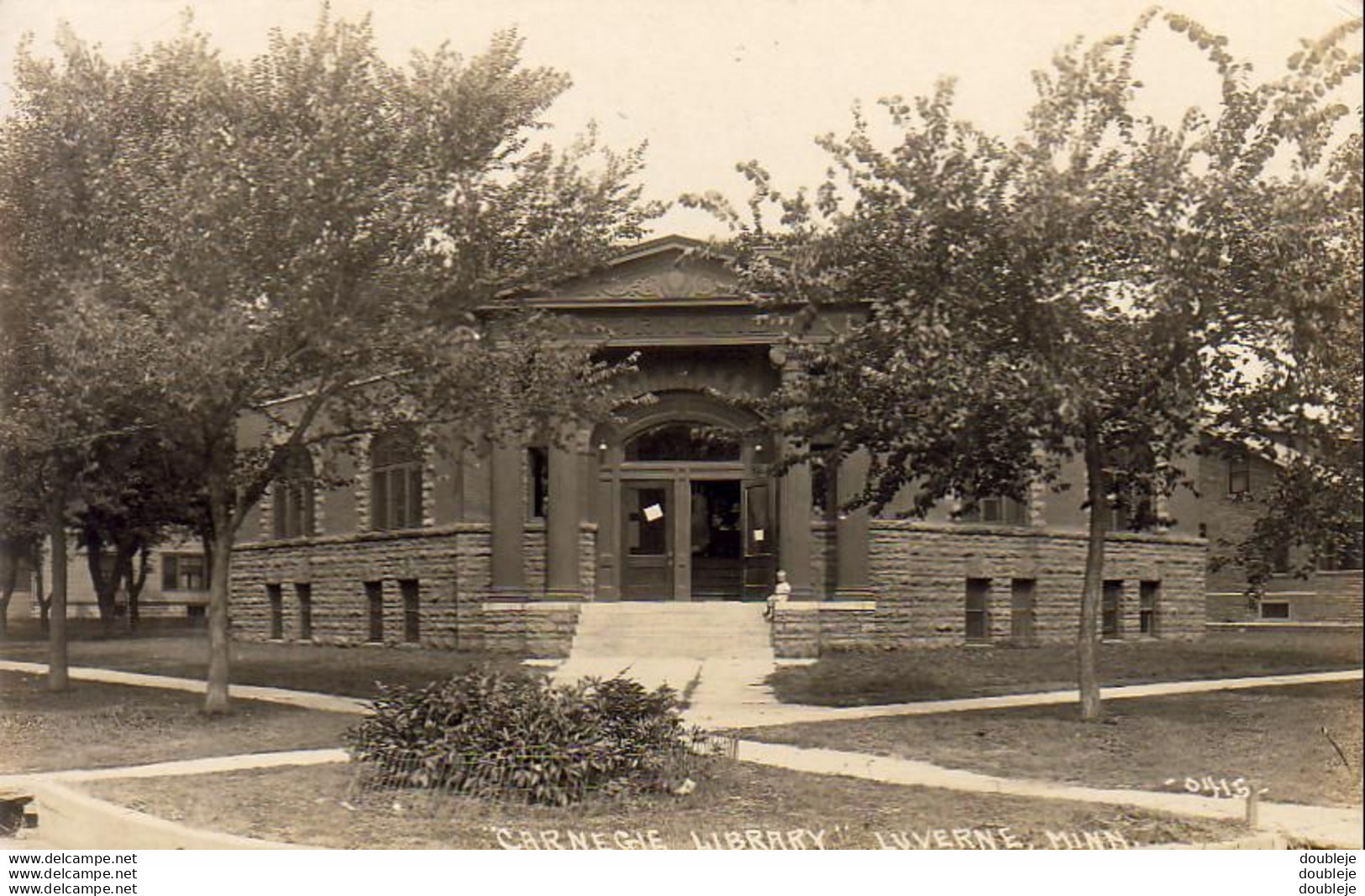 LUVERNE MINNESOTA  ...........  CARNEGIE LIBRARY ............ REAL PHOTO POSTCARD - Andere & Zonder Classificatie