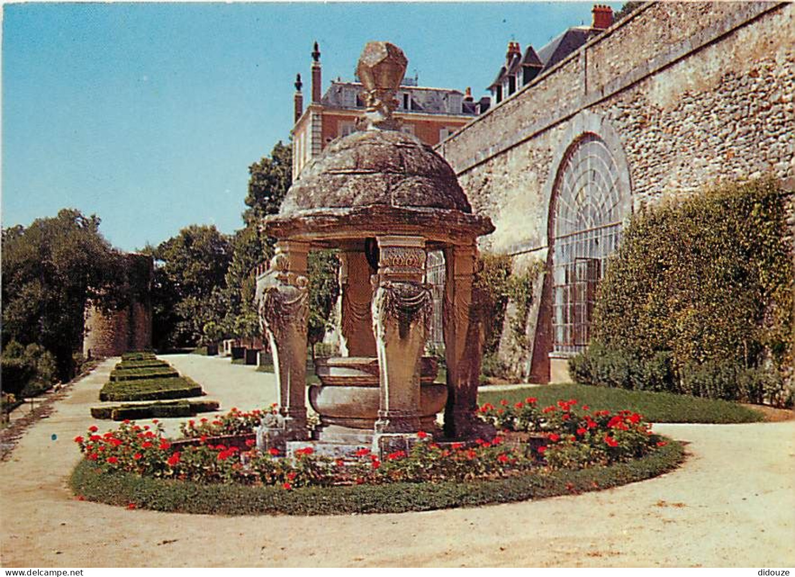 45 - Chatillon-Coligny - Le Puits Du Château Attribué à Jean Goujon - CPM - Voir Scans Recto-Verso - Chatillon Coligny