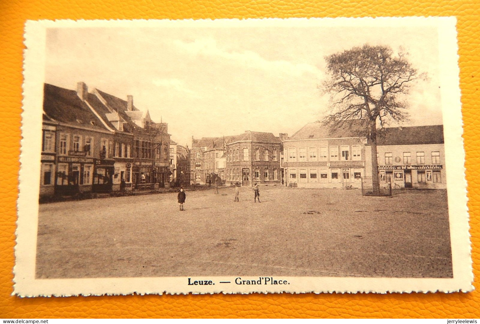 LEUZE  -  Grand'Place - Leuze-en-Hainaut