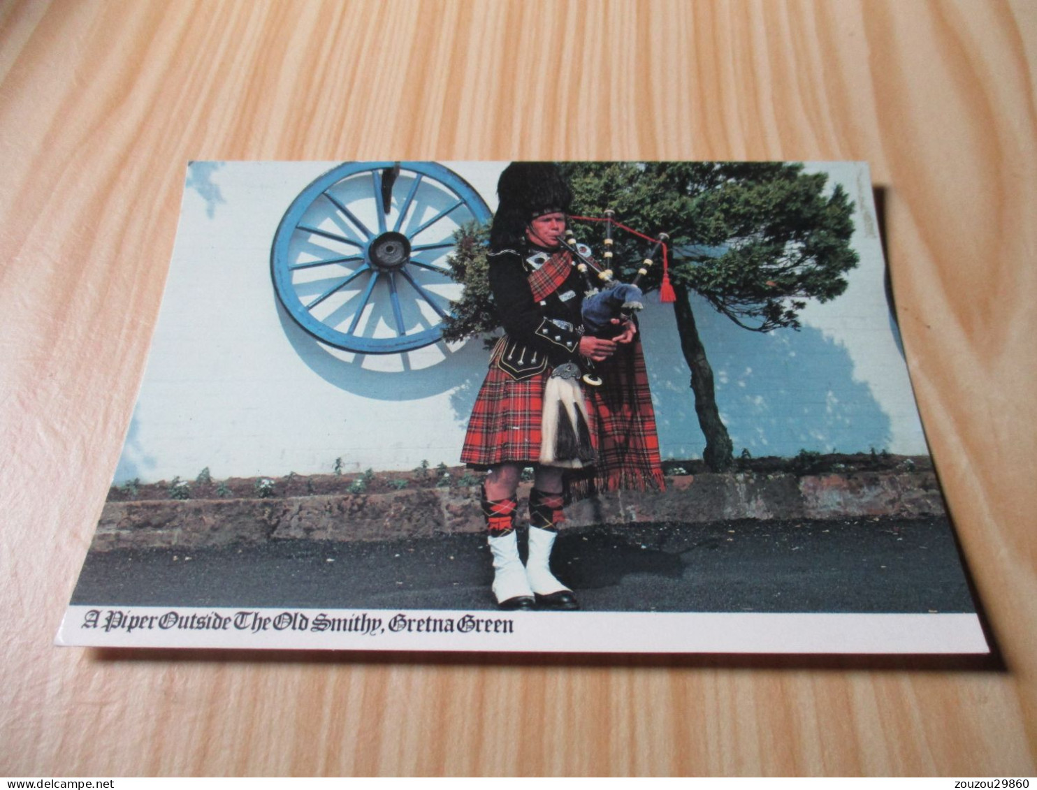 Gretna Green (Royaume-Uni).A Piper Outside The Old Smithy. - Dumfriesshire