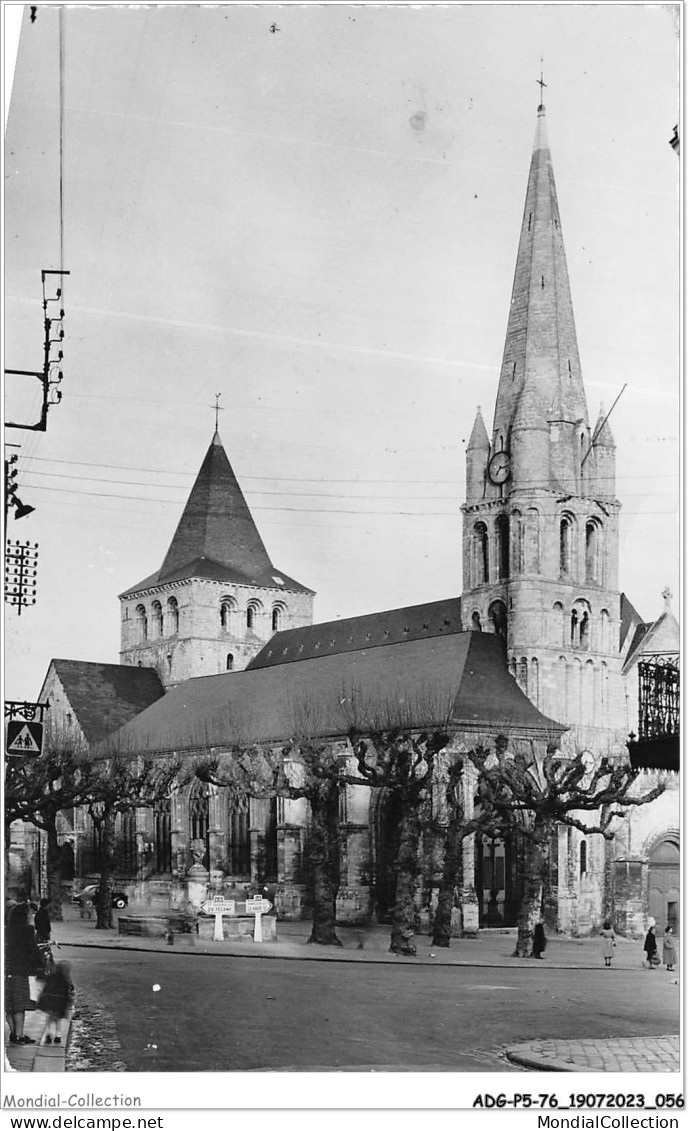 ADGP5-76-0323 - MONTIVILLIERS - Place De L'église  - Montivilliers