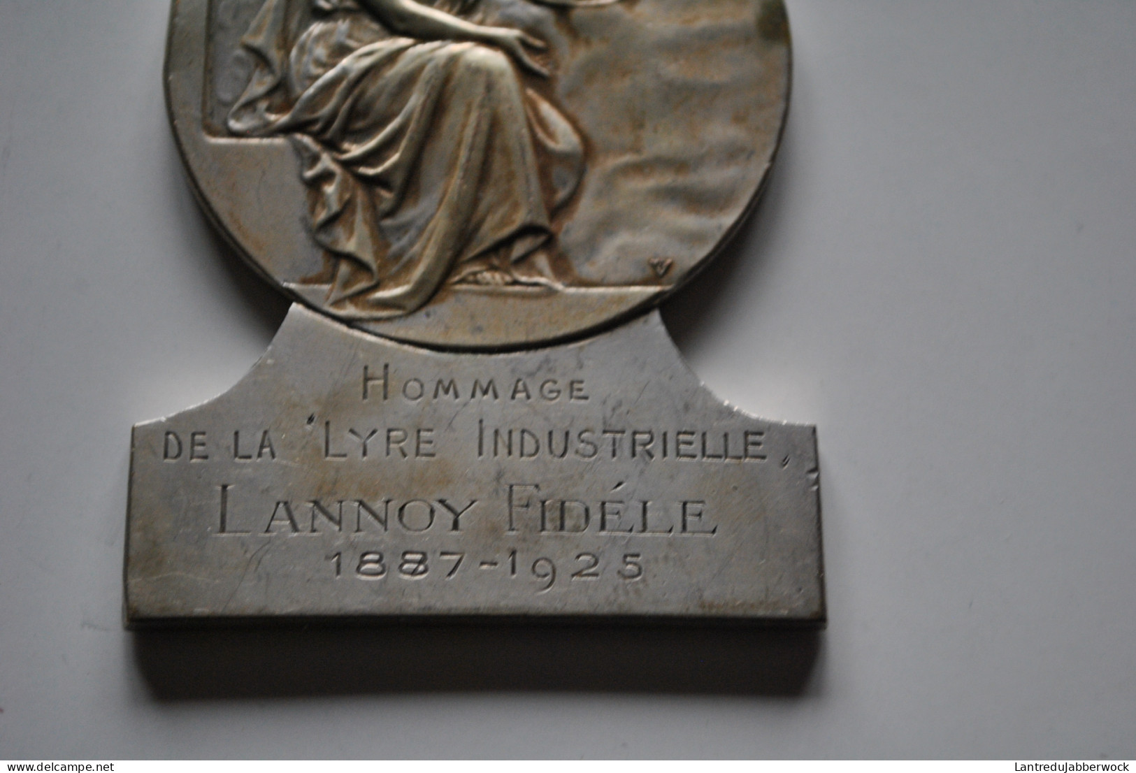 Médaille En Métal Argenté Hommage De La Lyre Industrielle Lannoy Fidèle 1887 - 1925 Monogrammée  Société Philharmonique - Professionals / Firms