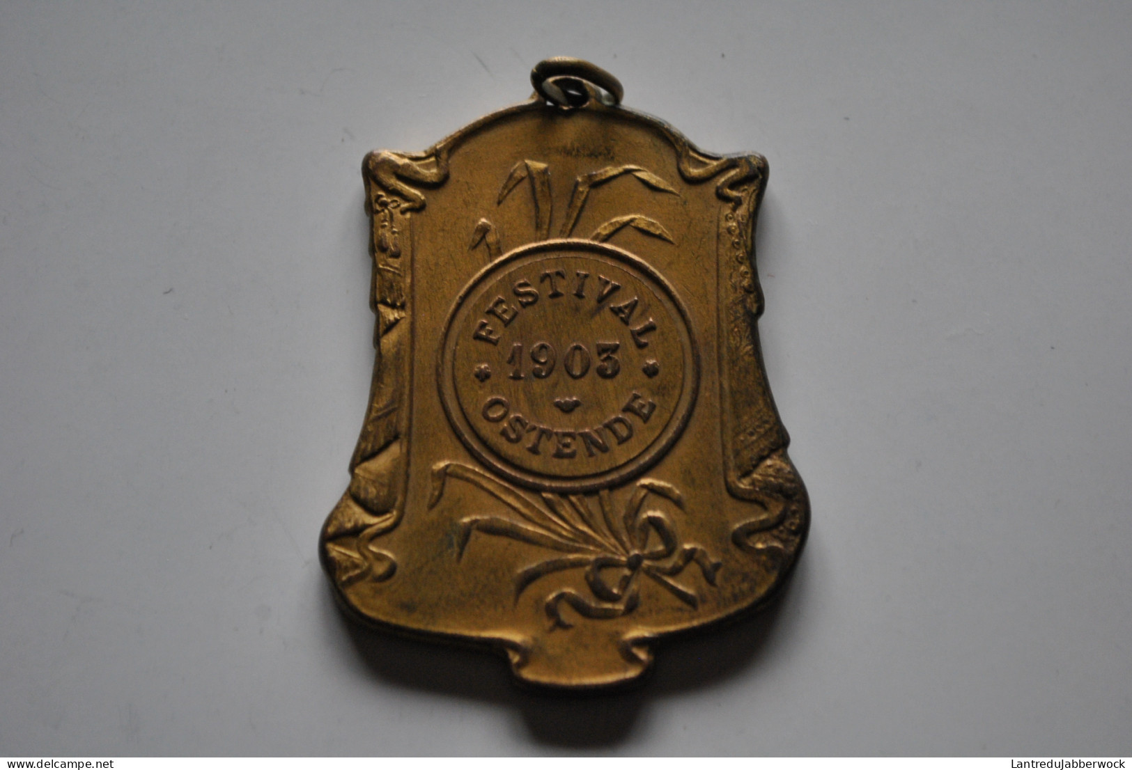 Médaille En Métal Doré Festival 1903 Ostende Allégorie Ar Nouveau Armes De La Ville Oostende Jugendstil Zeldzame RARE - Jetons De Communes