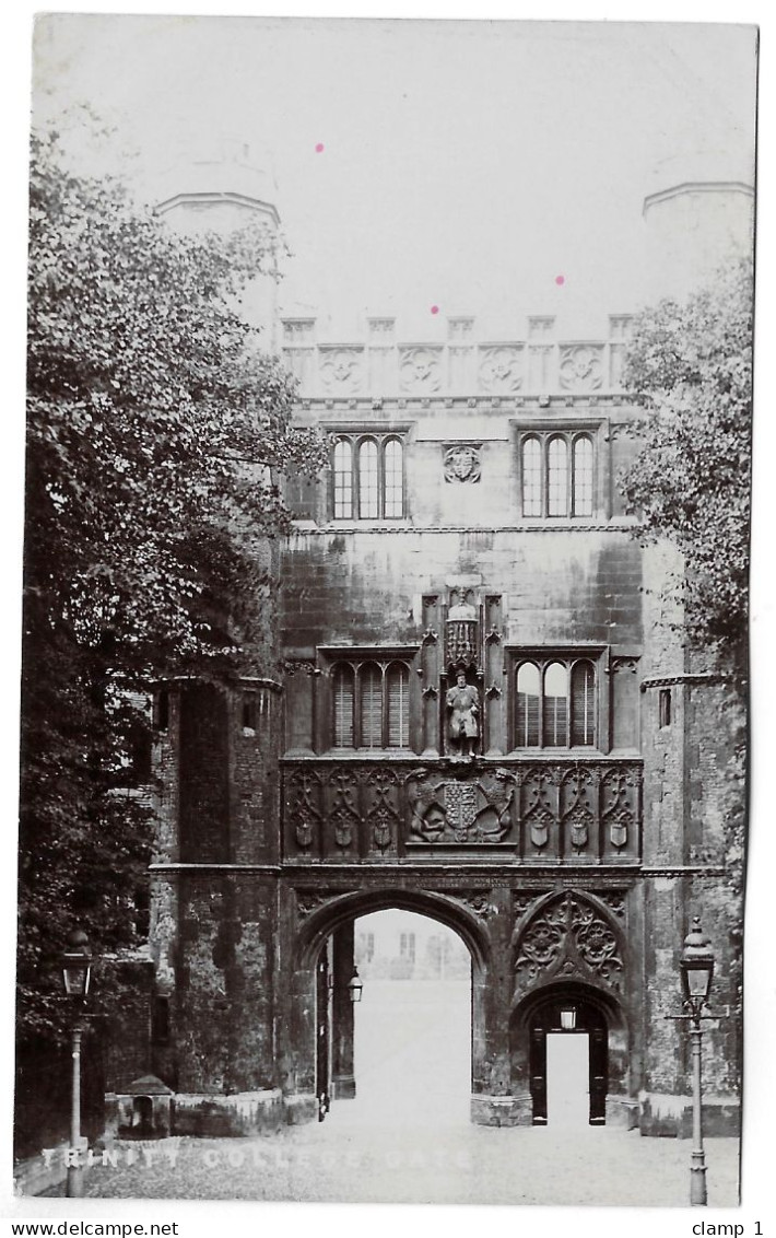 CARTE PHOTO CAMBRIDGE  **PHOTO POSTCARD **  TRINITY  COLLEGE GATE  ** - Cambridge