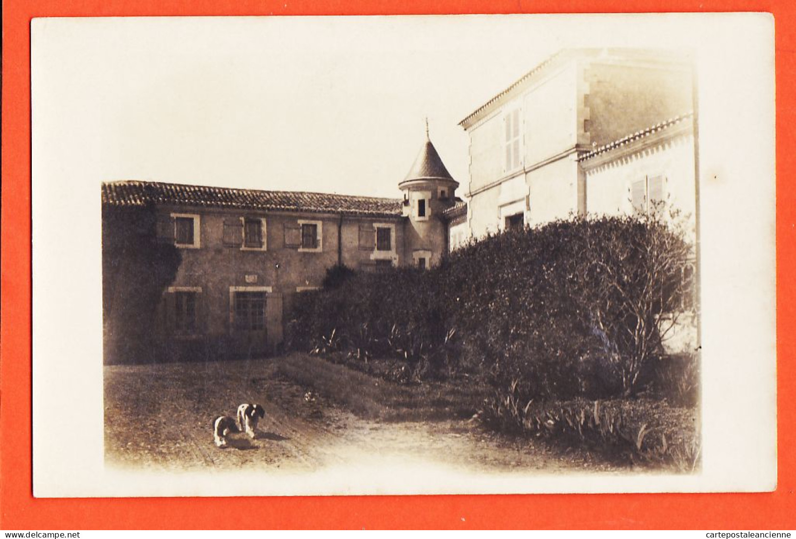 16454 / Carte-Photo Cour Intérieure Chateau  Avec Tour D' Angle 1910s - Castillos