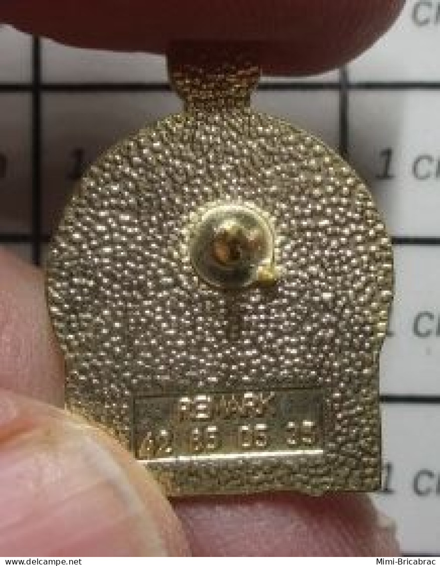 910A Pin's Pins / Beau Et Rare / CARBURANTS / LAMURE POMPE A ESSENCE 1927 - Fuels