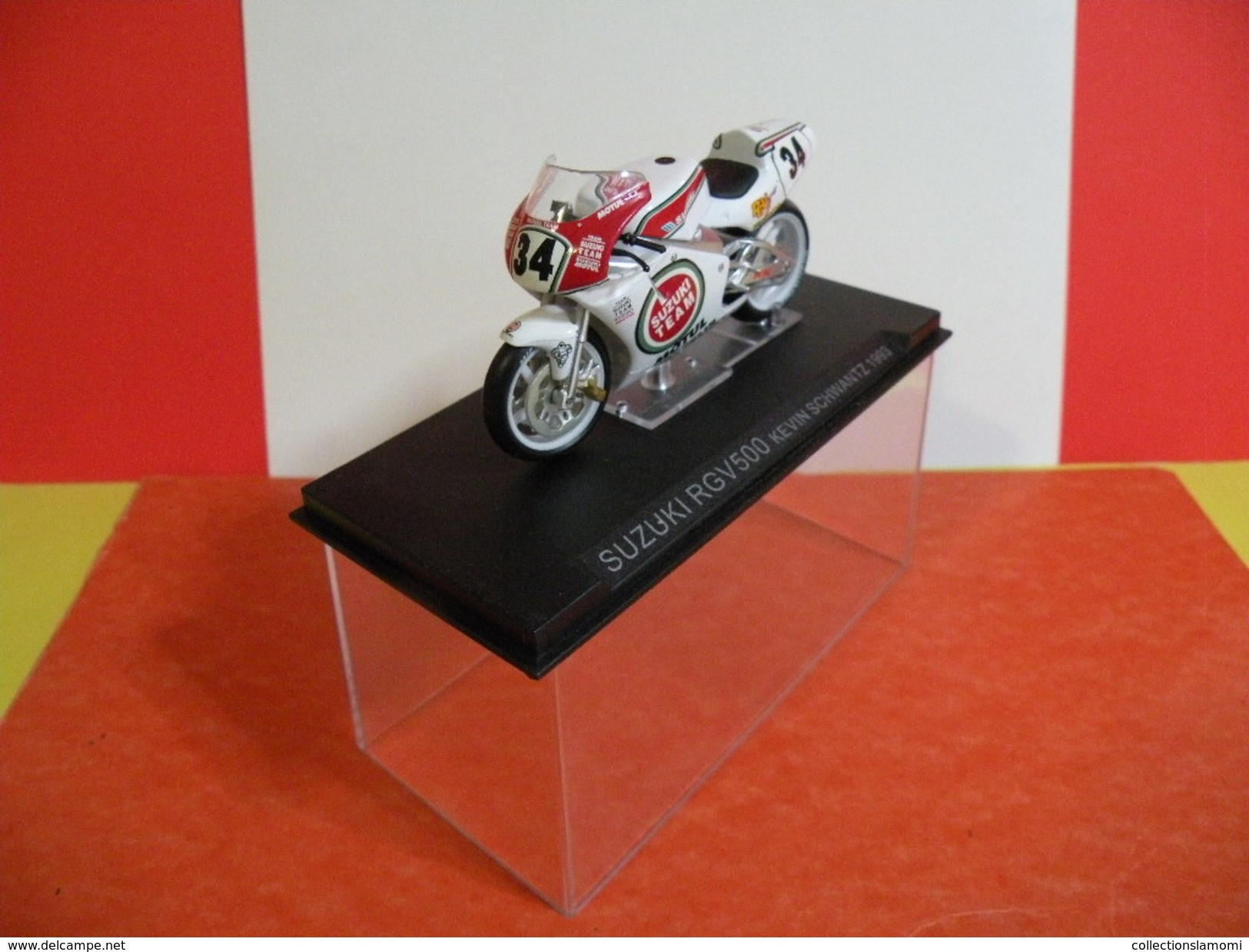 MOTO 1/24 > Suzuki RGV 500 Kevin Schwantz 1993 (sous Vitrine) - Motorcycles