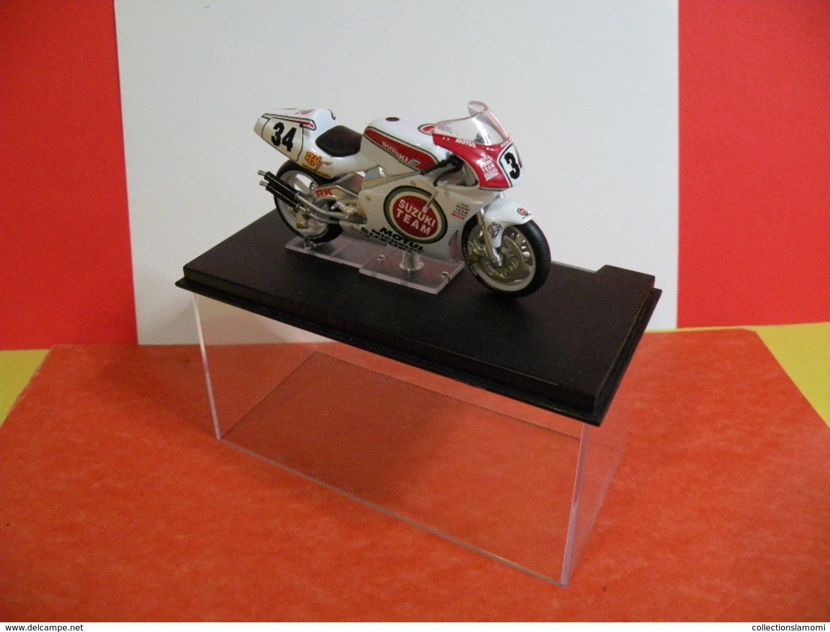 MOTO 1/24 > Suzuki RGV 500 Kevin Schwantz 1993 (sous Vitrine) - Motorcycles