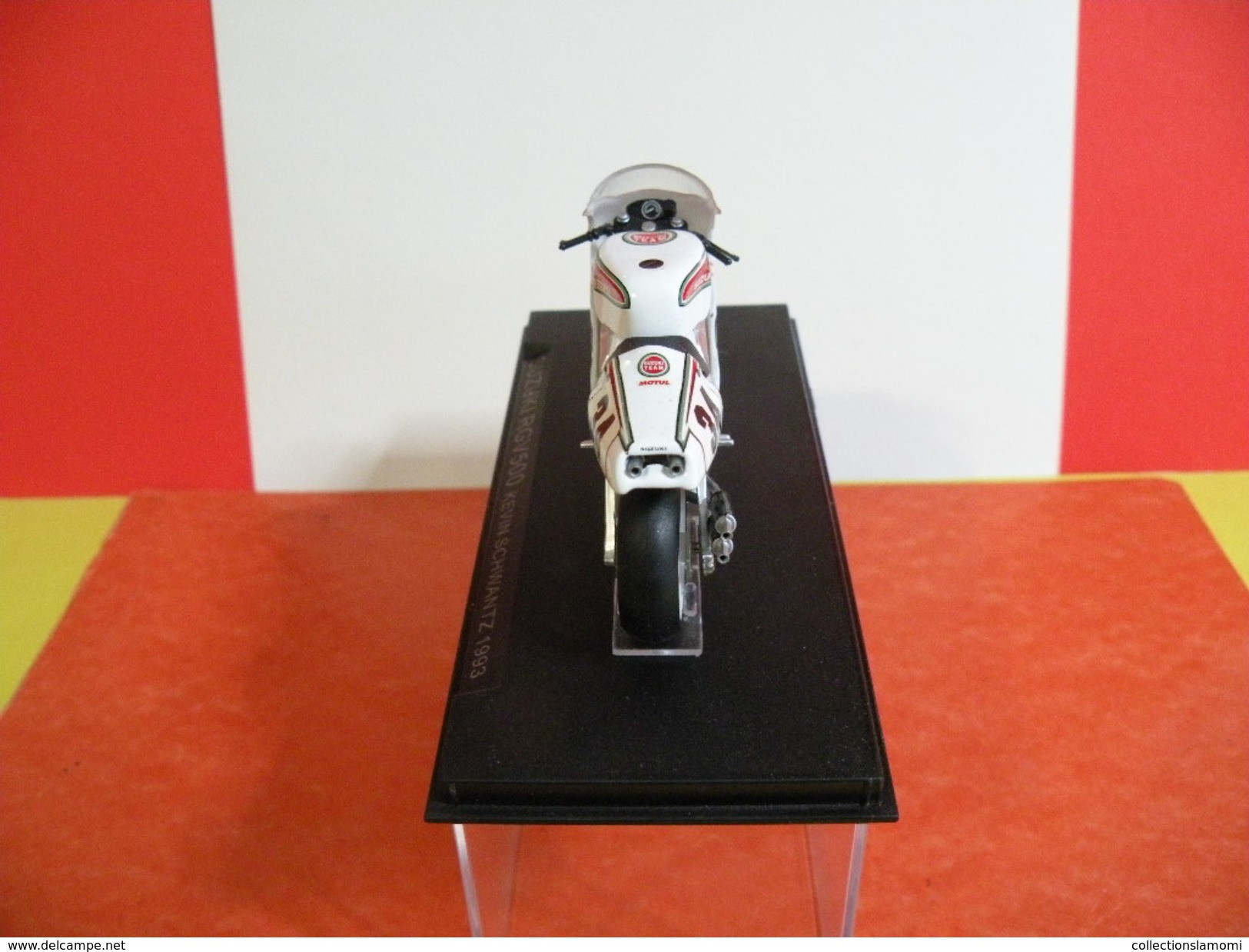 MOTO 1/24 > Suzuki RGV 500 Kevin Schwantz 1993 (sous Vitrine) - Motorräder