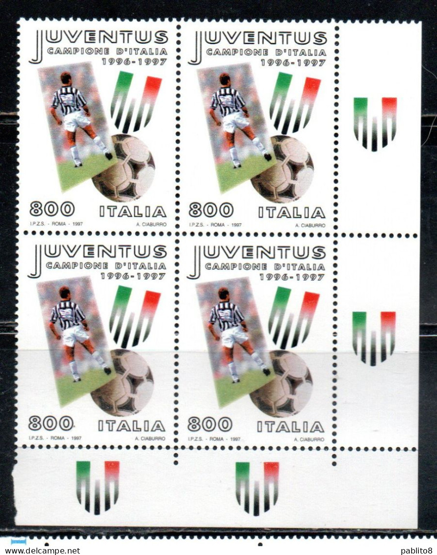 ITALIA REPUBBLICA ITALY REPUBLIC 1997 LO SCUDETTO ALLA JUVENTUS CAMPIONE DI CALCIO QUARTINA ANGOLO DI FOGLIO BLOCK MNH - 1991-00: Nieuw/plakker