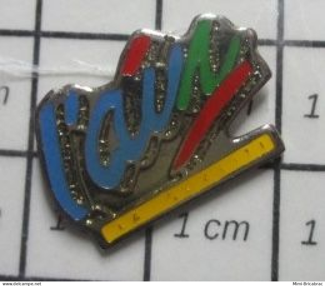 910A Pin's Pins / Beau Et Rare / THEME : ADMINISTRATIONS / DEPARTEMENT 01 L'AIN - Administraties