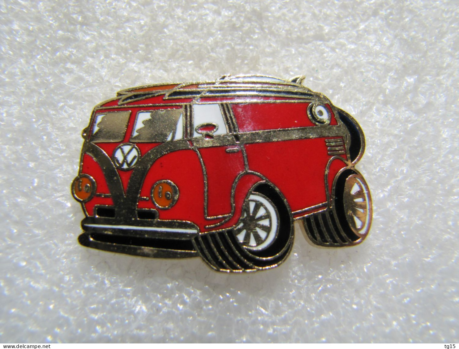 RARE  TOP    PIN'S    VOLKSWAGEN  COMBI  T 1    email grand feu