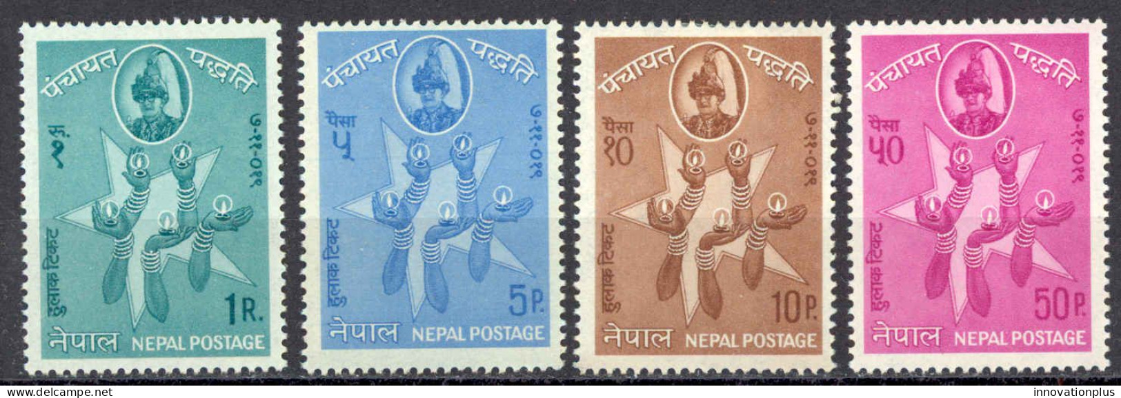 Nepal Sc# 155-158 MH 1963 5-pointed Star & Hands Holding Lamps - Népal