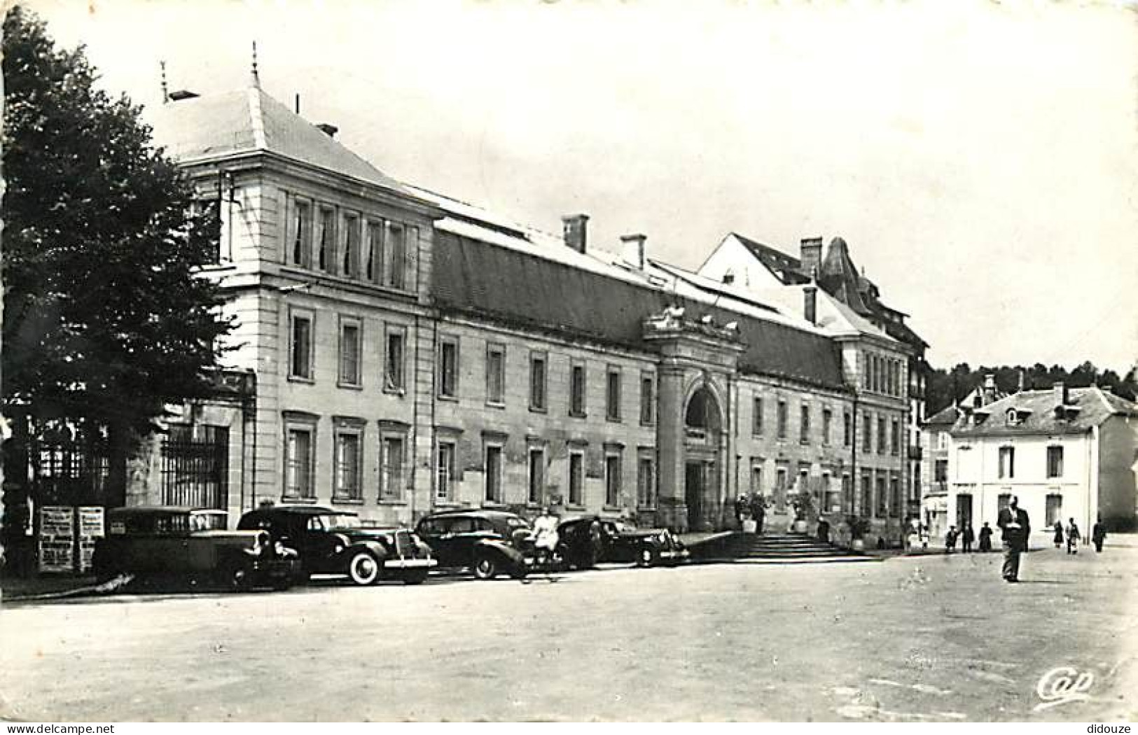 Automobiles - Bourbonne Les Bains - Les Bains Civils - CPSM Format CPA - Etat Léger Pli Visible - Voir Scans Recto-Verso - Turismo