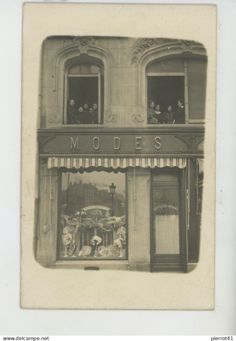 SAINT ETIENNE - MODE - CHAPEAUX - Carte Photo Boutique De Mme PICHON-VERNAY - 19 Av.de La Libération Début XXème - Saint Etienne