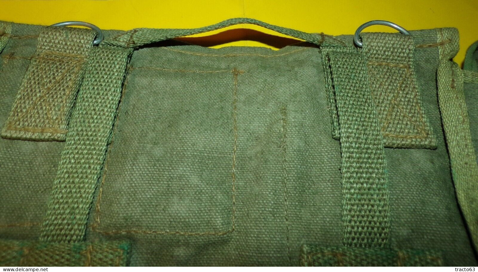 MUSETTE MILITAIRE DE L'ARMEE RUSSE  , A L'INTERIEUR 3 POCHETTES FERMEES PAR UN BOUTON ET UNE SEPARATION EN TISSU , UNE P - Equipement