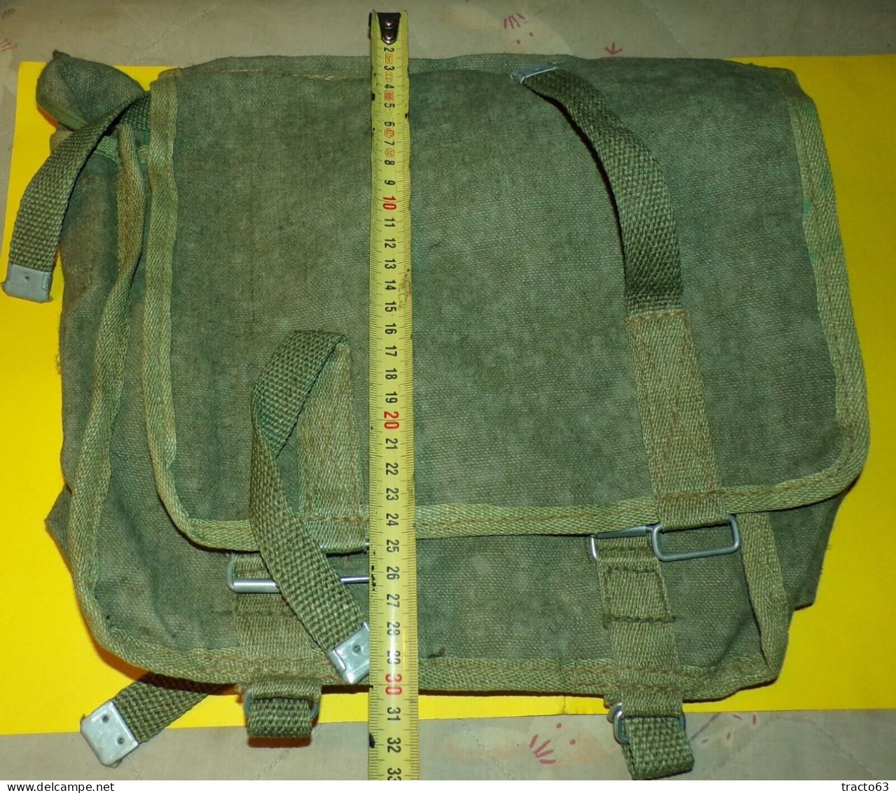 MUSETTE MILITAIRE DE L'ARMEE RUSSE  , A L'INTERIEUR 3 POCHETTES FERMEES PAR UN BOUTON ET UNE SEPARATION EN TISSU , UNE P - Equipment